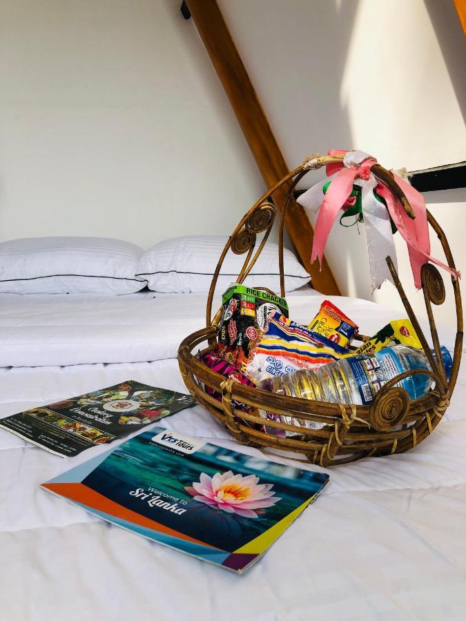 The We2 "Wildwood Elegance Escape" Acomodação com café da manhã Induruwa Exterior foto