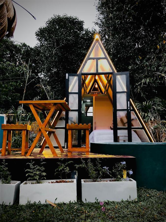 The We2 "Wildwood Elegance Escape" Acomodação com café da manhã Induruwa Exterior foto