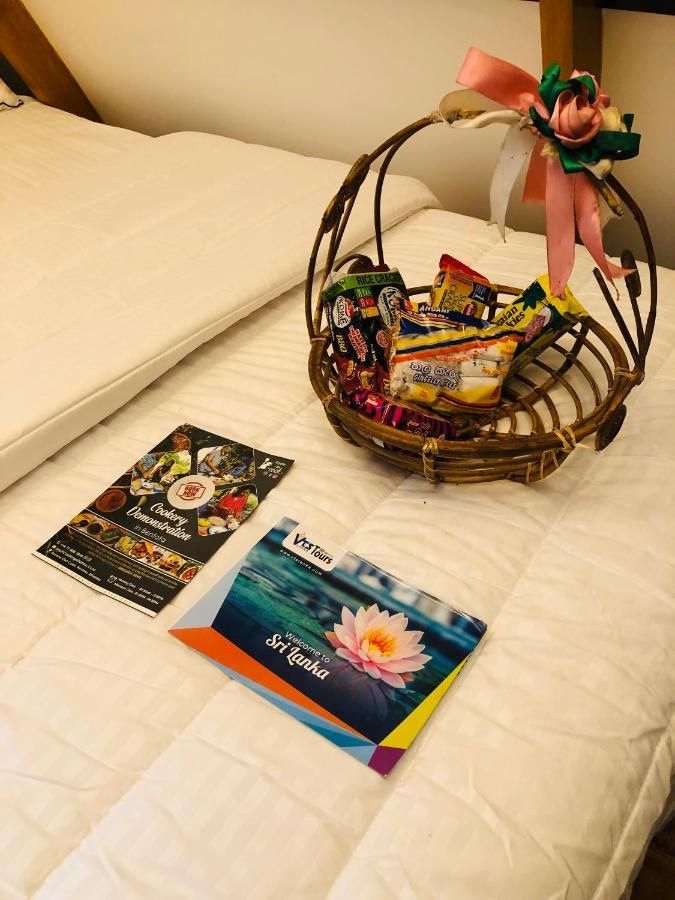 The We2 "Wildwood Elegance Escape" Acomodação com café da manhã Induruwa Exterior foto