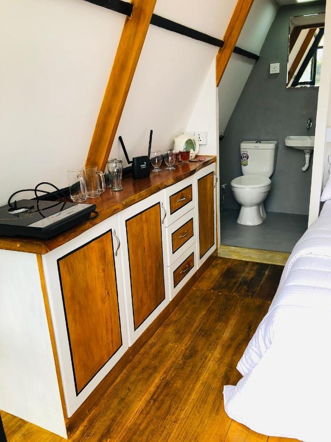 The We2 "Wildwood Elegance Escape" Acomodação com café da manhã Induruwa Exterior foto