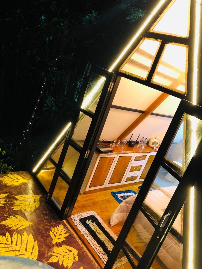 The We2 "Wildwood Elegance Escape" Acomodação com café da manhã Induruwa Exterior foto