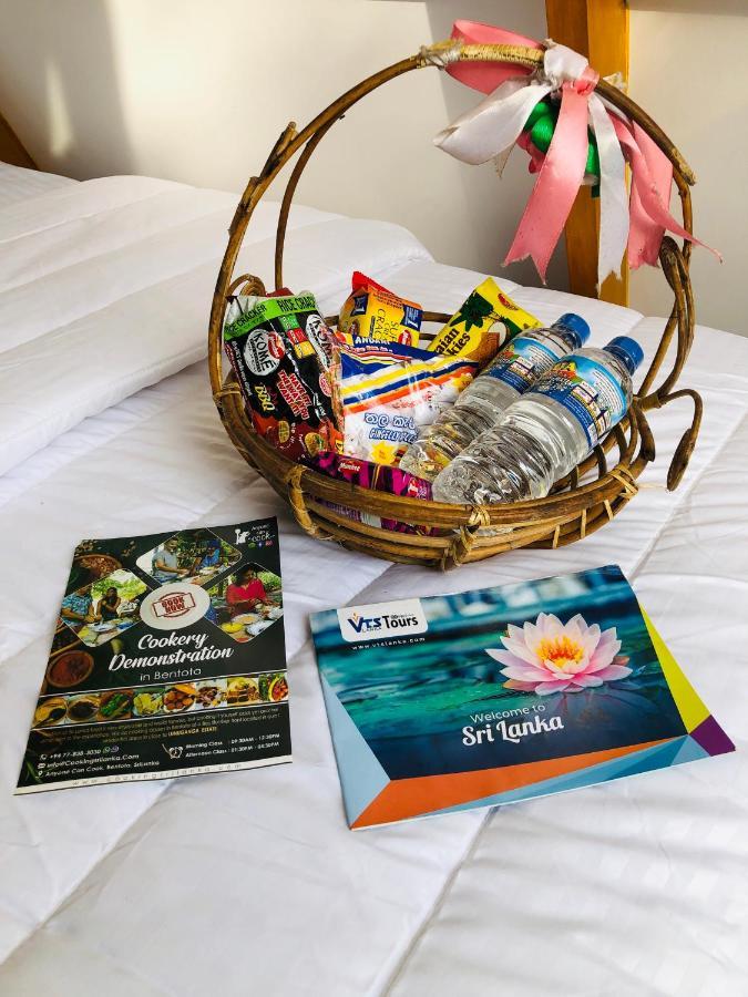 The We2 "Wildwood Elegance Escape" Acomodação com café da manhã Induruwa Exterior foto