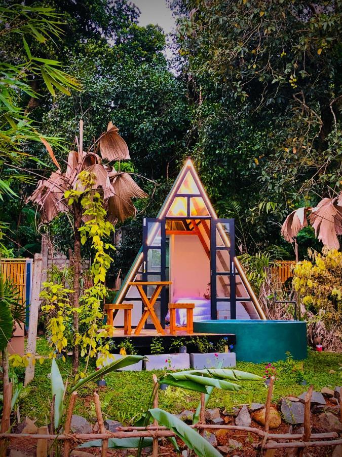The We2 "Wildwood Elegance Escape" Acomodação com café da manhã Induruwa Exterior foto